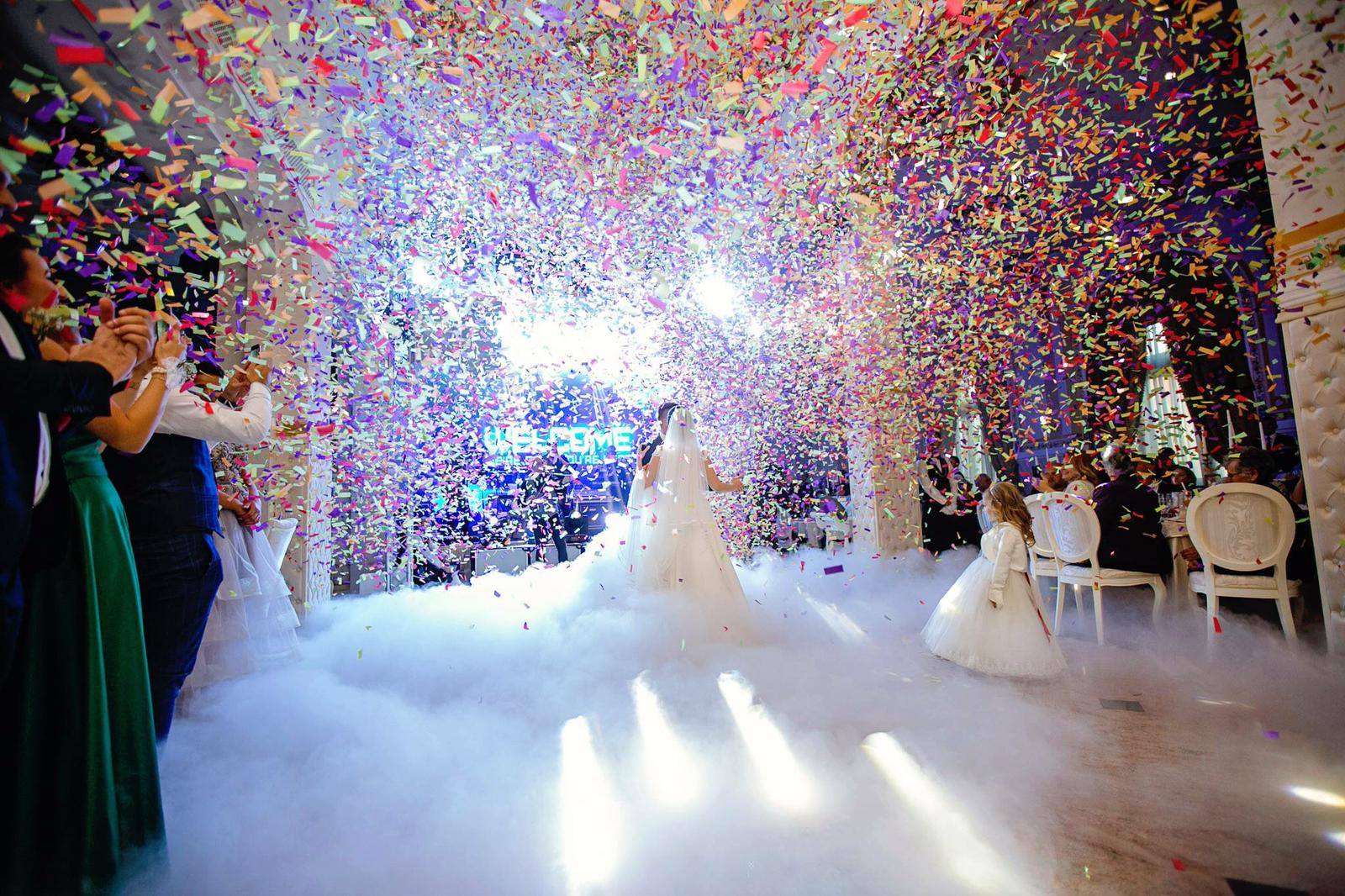 Tun electric de confetti OH!Fx cu efect de vulcan - Partystore.ro - A - Confetti - outdoor - 